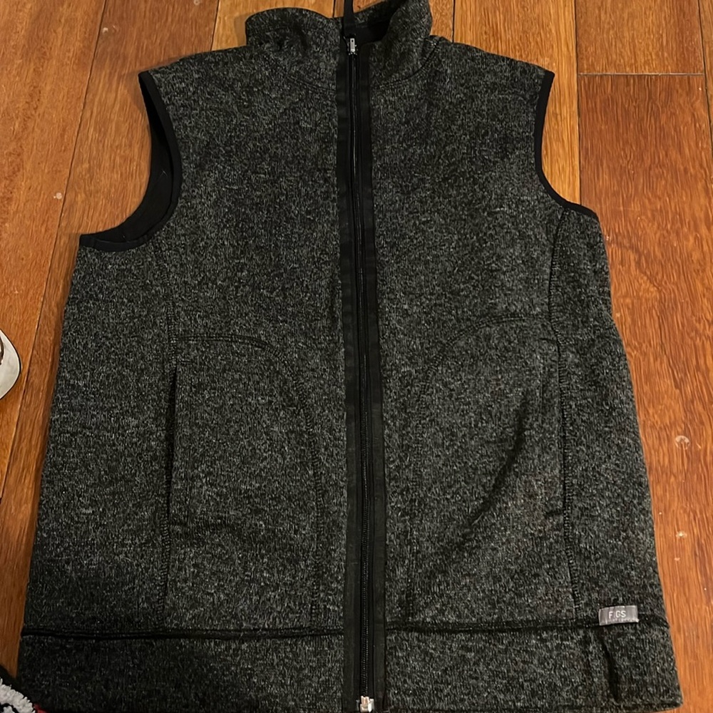 Figs Grey/Black reversible vest